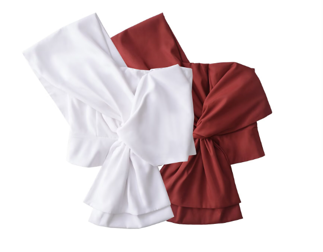 بدلة مصممة خصيصًا بأزرار ذهبية – مارون