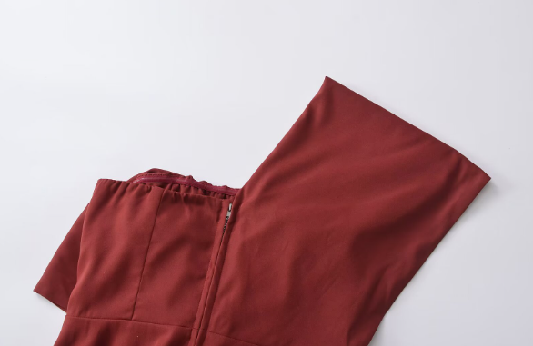 بدلة مصممة خصيصًا بأزرار ذهبية – مارون