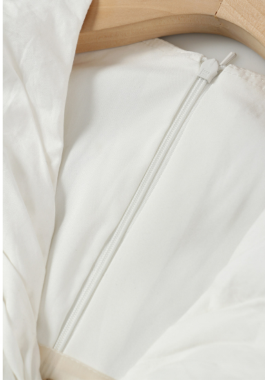 بدلة مصممة خصيصًا بأزرار ذهبية – مارون