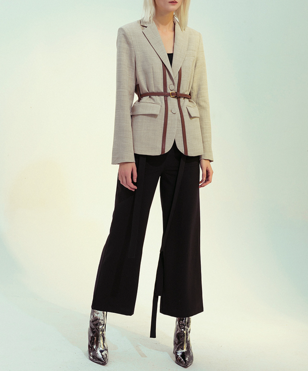 Tailored Linen-Blend Blazer with Belted Detail – SIENNA