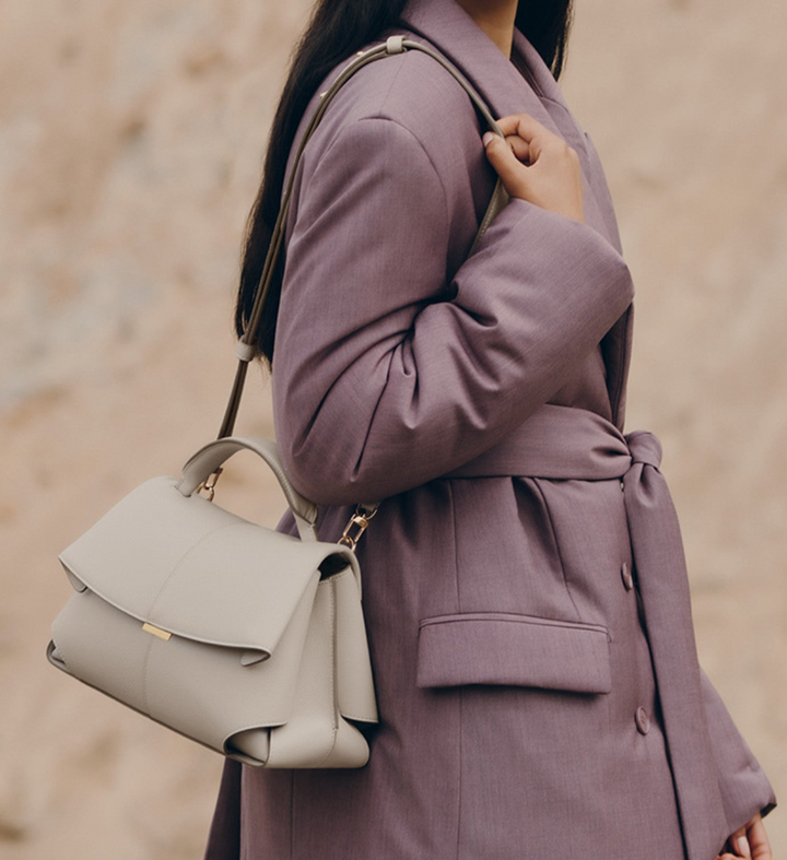 gewebte Rattan-Tragetasche mit doppelten Ledergriffen – LÉONIE 