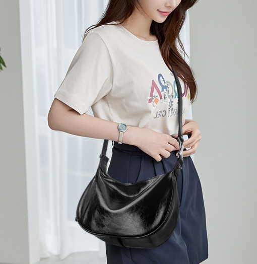 بلوزة مخملية بأكمام طويلة وياقة مزينة – تامر