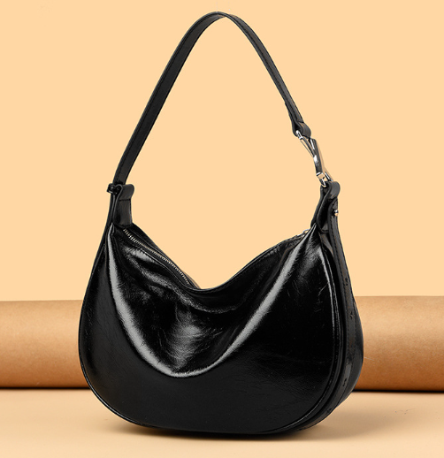 بلوزة مخملية بأكمام طويلة وياقة مزينة – تامر