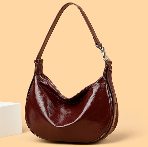 بلوزة مخملية بأكمام طويلة وياقة مزينة – تامر