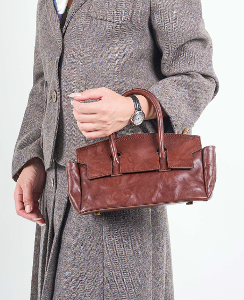 بلوزة مخملية بأكمام طويلة وياقة مزينة – تامر