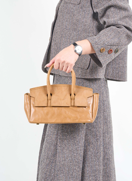 بلوزة مخملية بأكمام طويلة وياقة مزينة – تامر