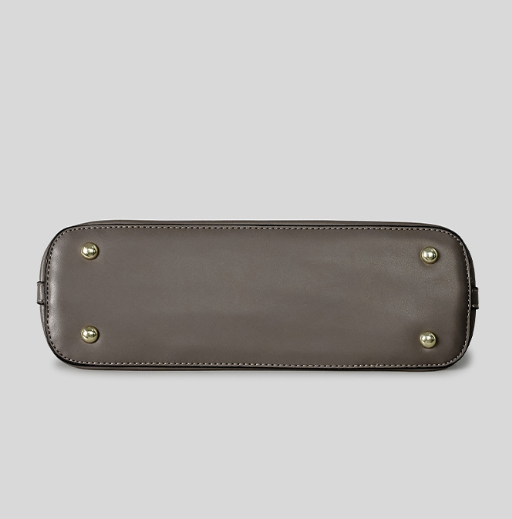 بلوزة مخملية بأكمام طويلة وياقة مزينة – تامر