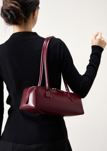 بلوزة مخملية بأكمام طويلة وياقة مزينة – تامر