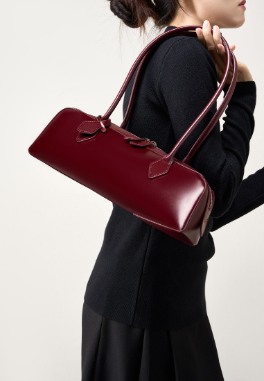 بلوزة مخملية بأكمام طويلة وياقة مزينة – تامر