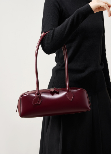 بلوزة مخملية بأكمام طويلة وياقة مزينة – تامر