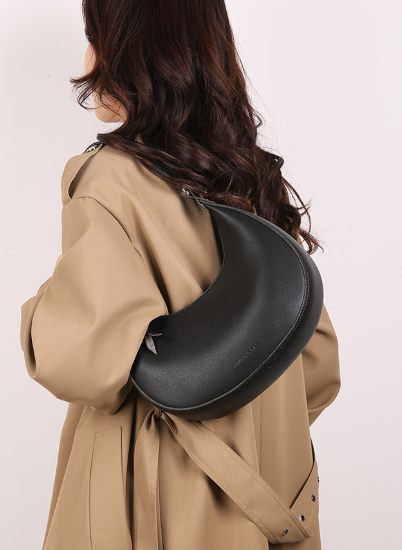 بلوزة مخملية بأكمام طويلة وياقة مزينة – تامر