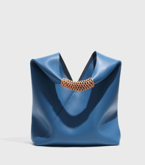 بلوزة مخملية بأكمام طويلة وياقة مزينة – تامر