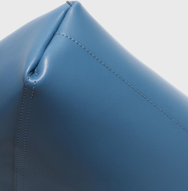 بلوزة مخملية بأكمام طويلة وياقة مزينة – تامر