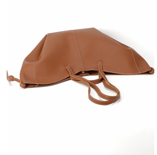 بلوزة مخملية بأكمام طويلة وياقة مزينة – تامر