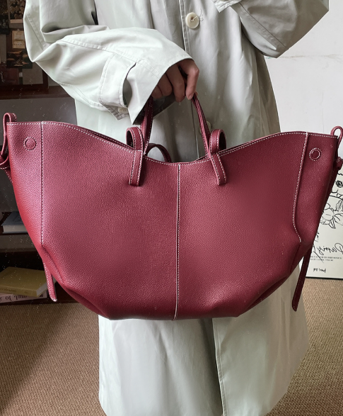 بلوزة مخملية بأكمام طويلة وياقة مزينة – تامر