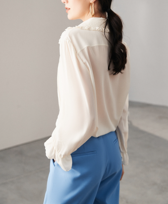 pleated chiffon blouse with lace-trim collar – WELSA