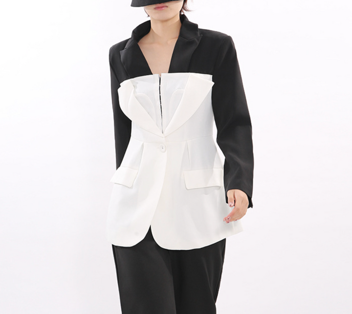 بليزر ثنائي اللون بتصميم منحوت مع صدرية مشدّة – أبيض