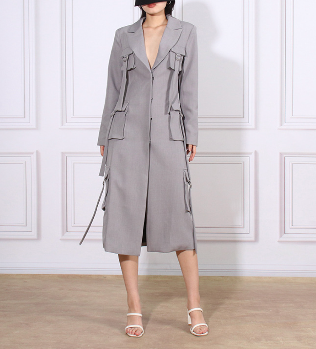 فستان بليزر طويل عملي مصمم خصيصًا بتفاصيل حمالات – غرايسون