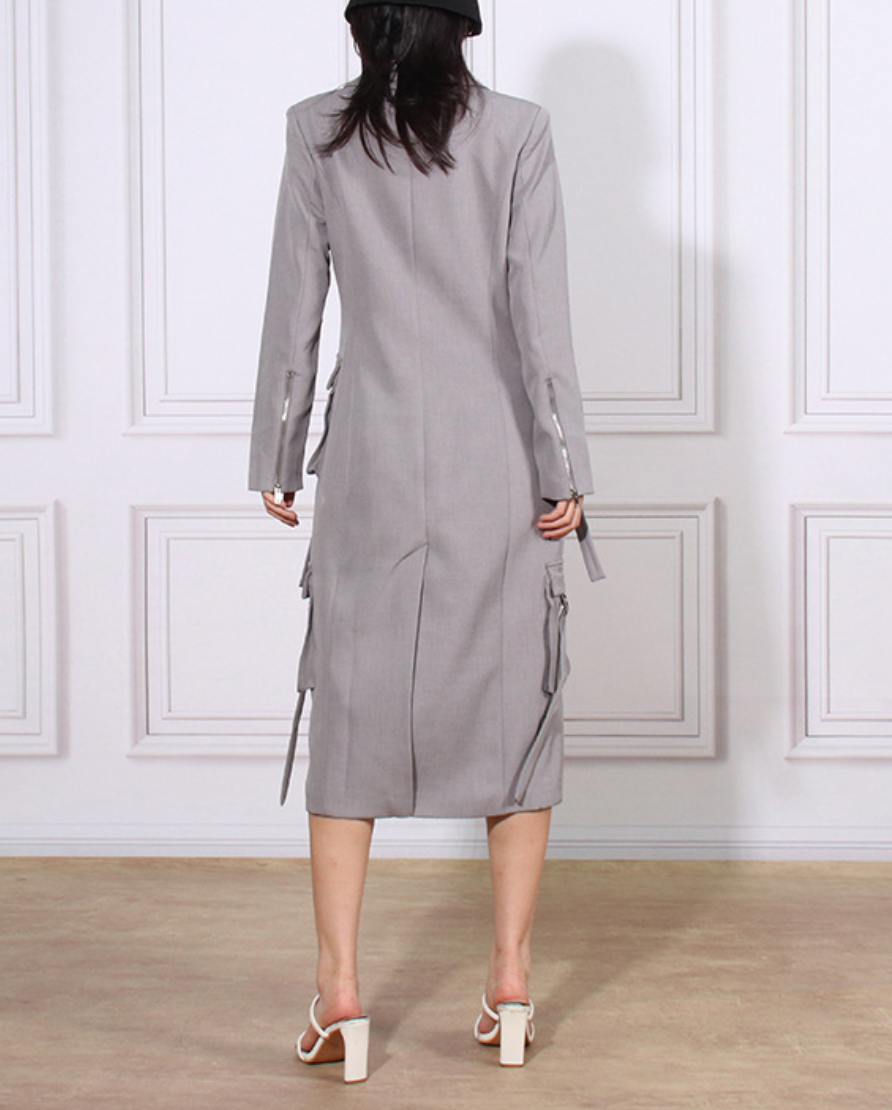 فستان بليزر طويل عملي مصمم خصيصًا بتفاصيل حمالات – غرايسون