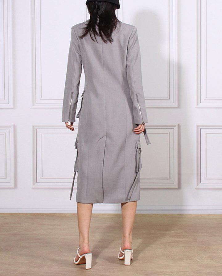 فستان بليزر طويل عملي مصمم خصيصًا بتفاصيل حمالات – غرايسون