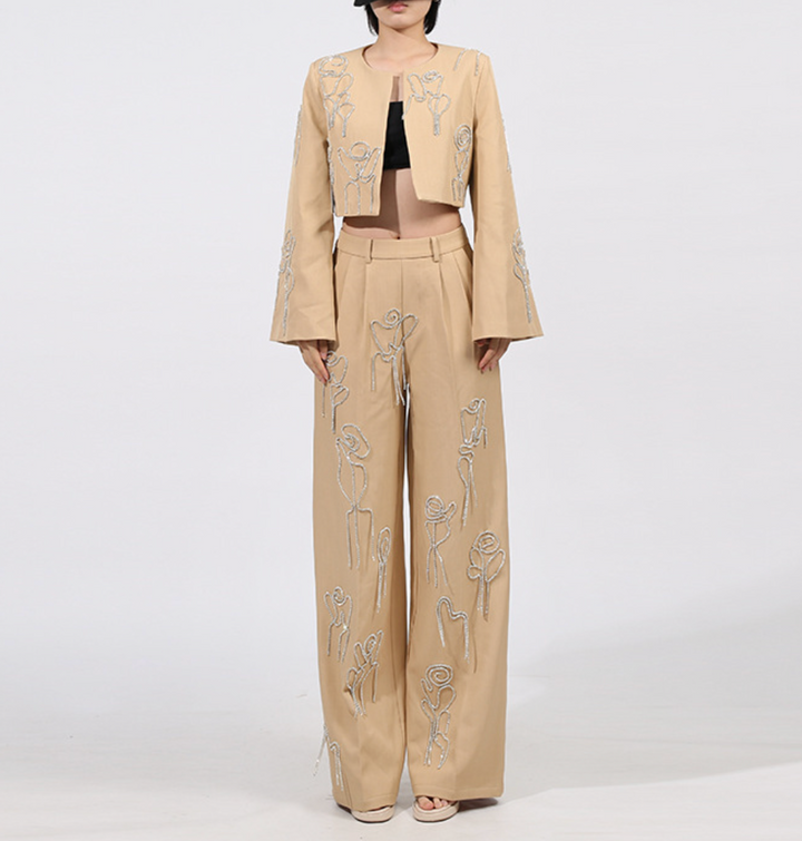 طقم جاكيت قصير مطرز وبنطال واسع الساقين - إيلارا