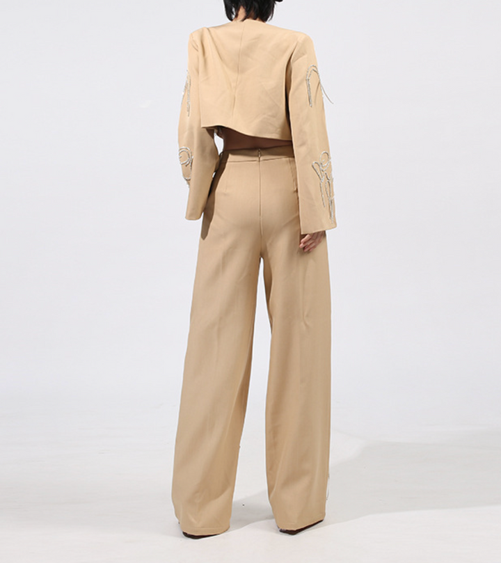 طقم جاكيت قصير مطرز وبنطال واسع الساقين - إيلارا