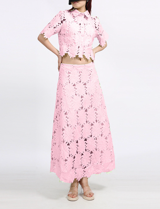 طقم مكون من بلوزة قصيرة وتنورة طويلة من الدانتيل الزهري - أزرق سماوي