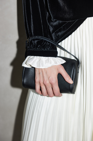 طقم مكون من بلوزة قصيرة وتنورة طويلة من الدانتيل الزهري - أزرق سماوي