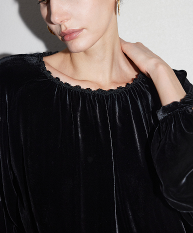 طقم مكون من بلوزة قصيرة وتنورة طويلة من الدانتيل الزهري - أزرق سماوي