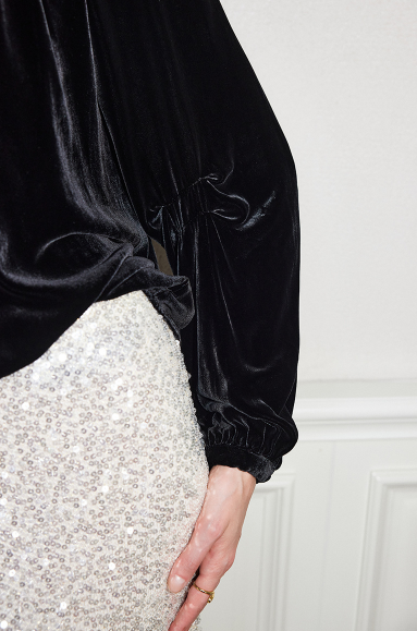 طقم مكون من بلوزة قصيرة وتنورة طويلة من الدانتيل الزهري - أزرق سماوي