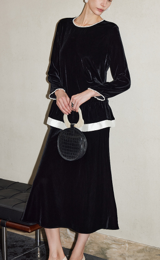 طقم مكون من بلوزة قصيرة وتنورة طويلة من الدانتيل الزهري - أزرق سماوي