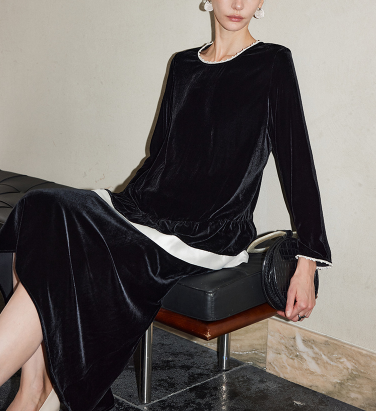 طقم مكون من بلوزة قصيرة وتنورة طويلة من الدانتيل الزهري - أزرق سماوي