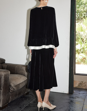 طقم مكون من بلوزة قصيرة وتنورة طويلة من الدانتيل الزهري - أزرق سماوي