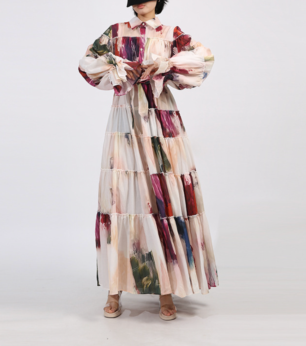 فستان ماكسي متعدد الطبقات بطبعة فنية وأكمام منتفخة - آريا