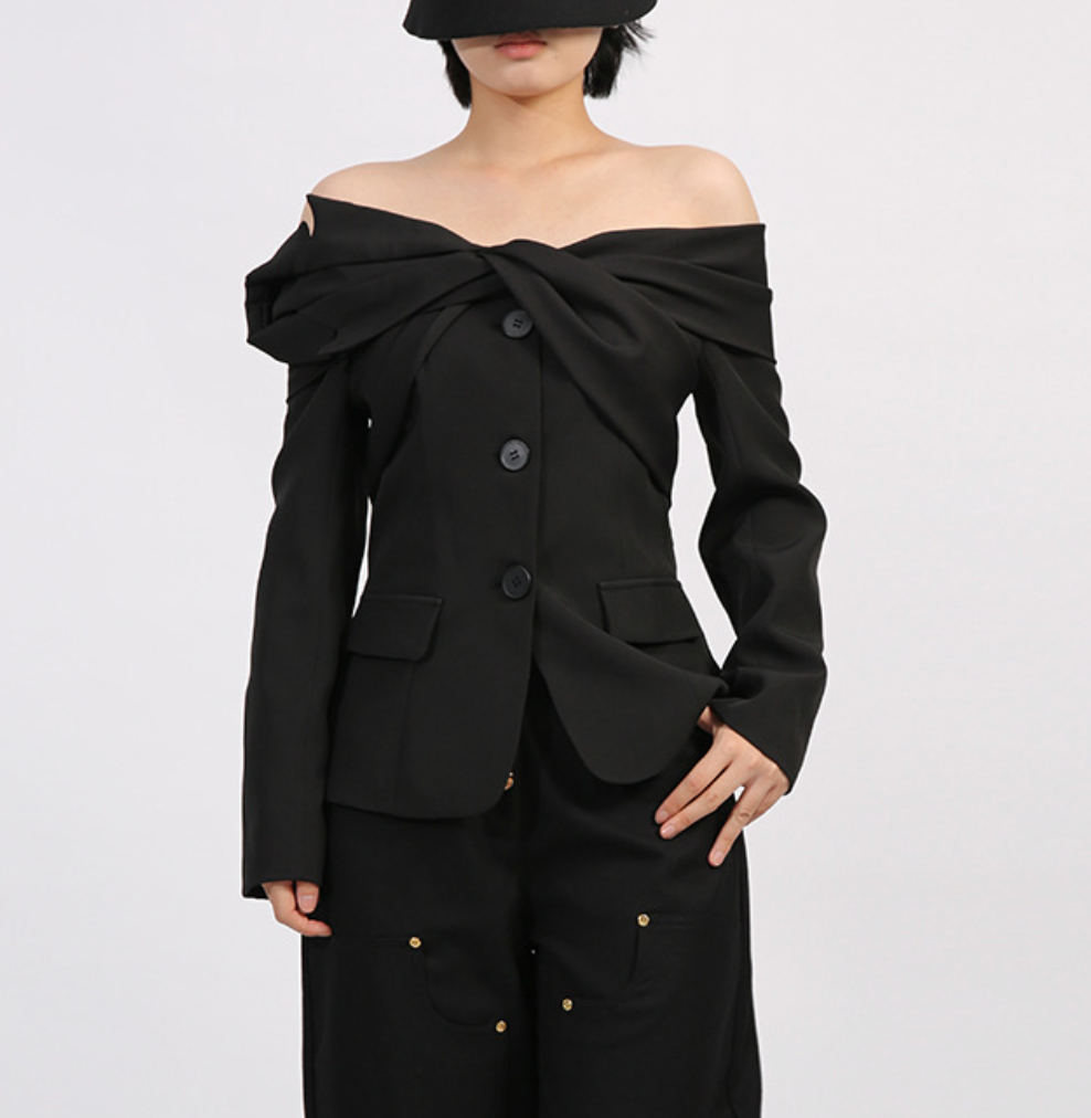 بليزر مصمم خصيصًا بكتفين مكشوفتين وفتحة رقبة ملتوية - تويست