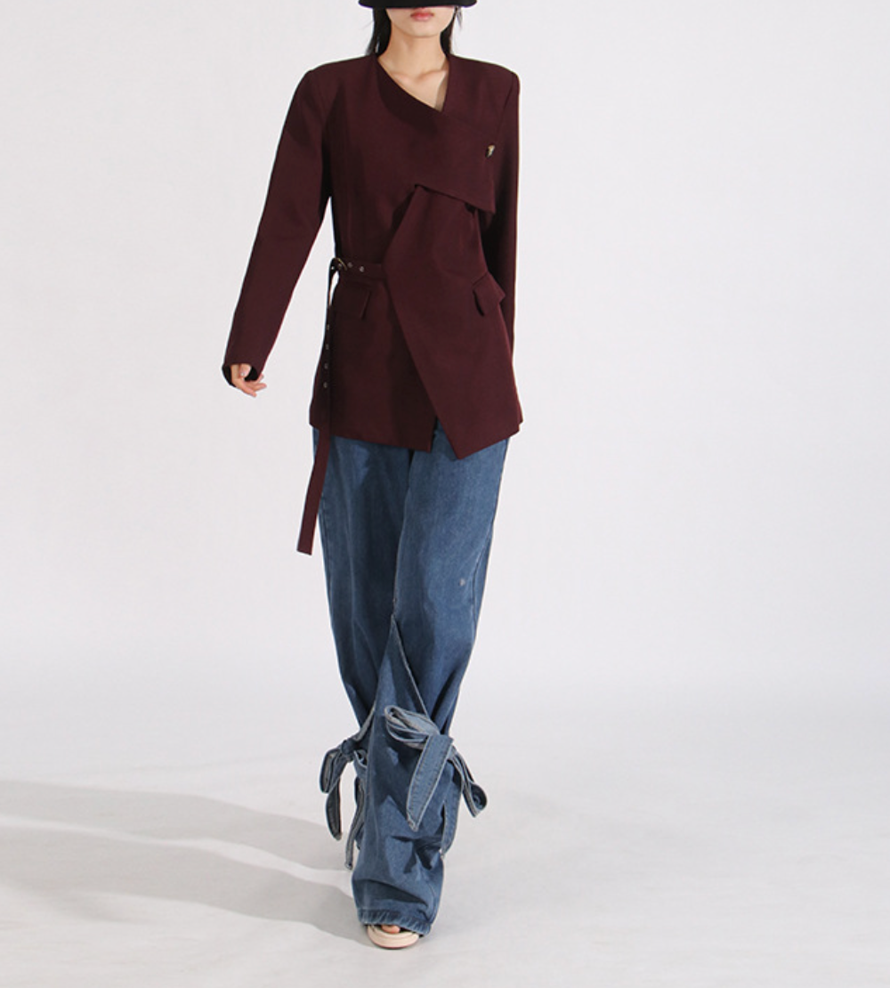 بليزر ملفوف غير متماثل بخصر محدد بحزام - بوردو