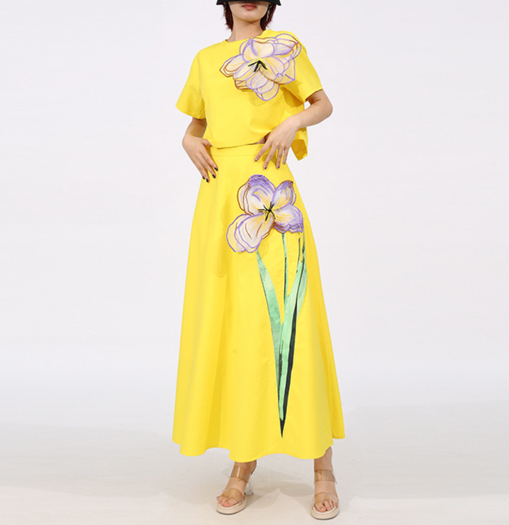 two-piece set with floral appliqué top and flowing skirt – SOLARA