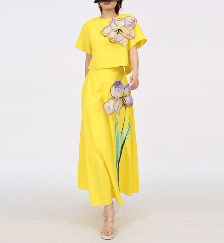 two-piece set with floral appliqué top and flowing skirt – SOLARA