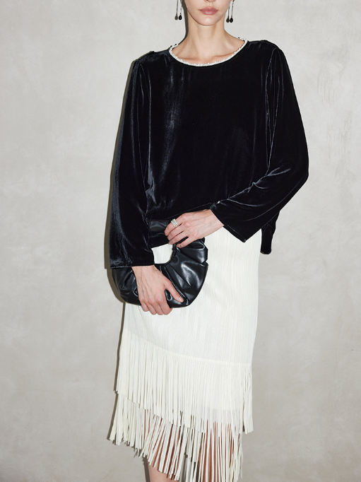 velvet blouse with pearl-trim neckline – NOIRELLE