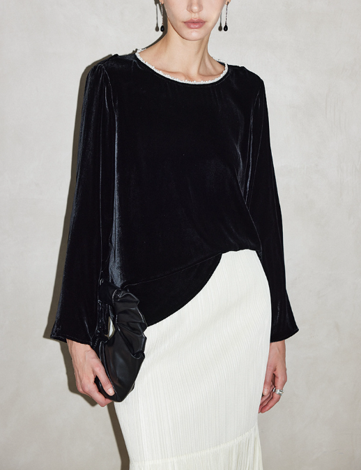 velvet blouse with pearl-trim neckline – NOIRELLE