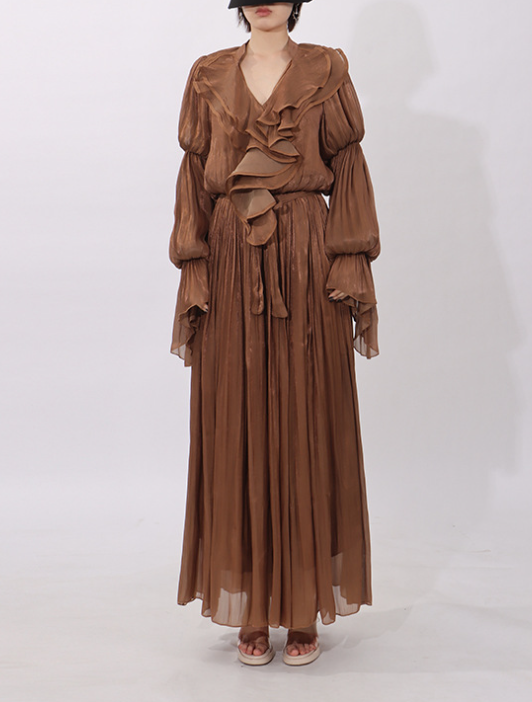 طقم مكون من بلوزة قصيرة وتنورة طويلة من الدانتيل الزهري - أزرق سماوي