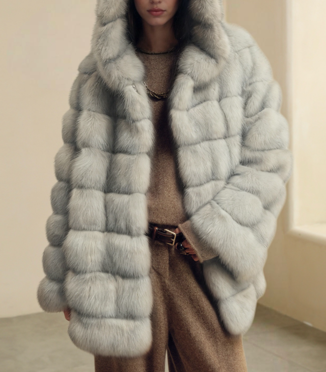 فستان ماكسي أبيض مطرز بحافة مزينة بشراشيب - أزورا