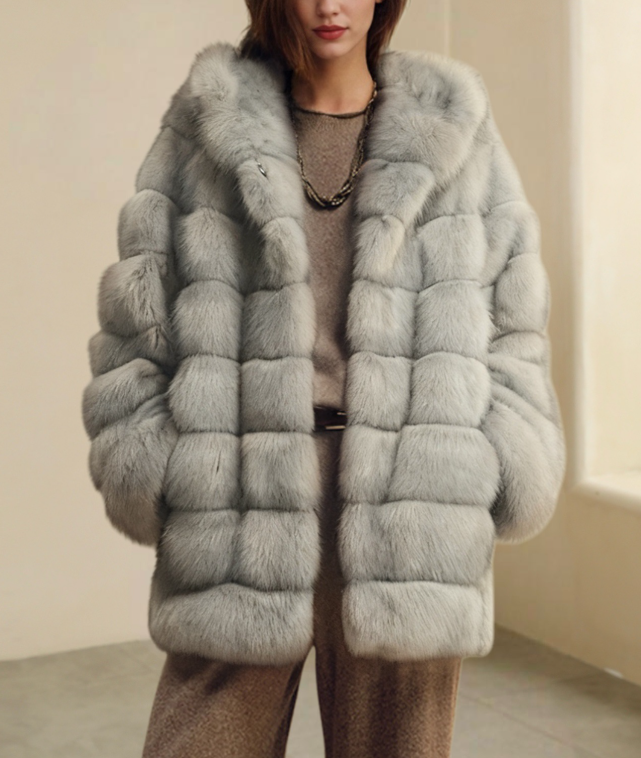 فستان ماكسي أبيض مطرز بحافة مزينة بشراشيب - أزورا