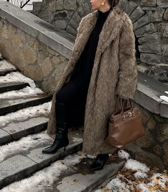 فستان ماكسي أبيض مطرز بحافة مزينة بشراشيب - أزورا