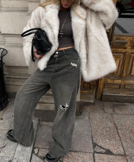 فستان ماكسي أبيض مطرز بحافة مزينة بشراشيب - أزورا