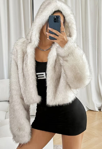 فستان ماكسي أبيض مطرز بحافة مزينة بشراشيب - أزورا