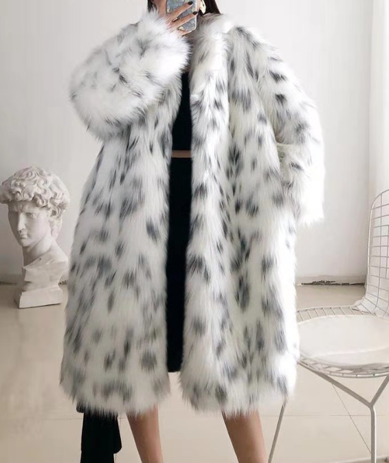 فستان ماكسي أبيض مطرز بحافة مزينة بشراشيب - أزورا