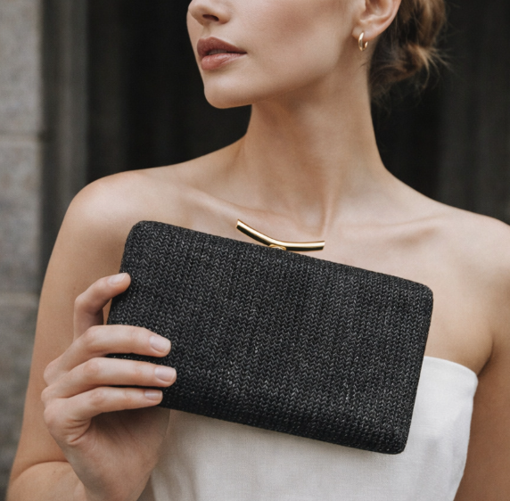woven straw clutch with gold bar clasp – SAHARA