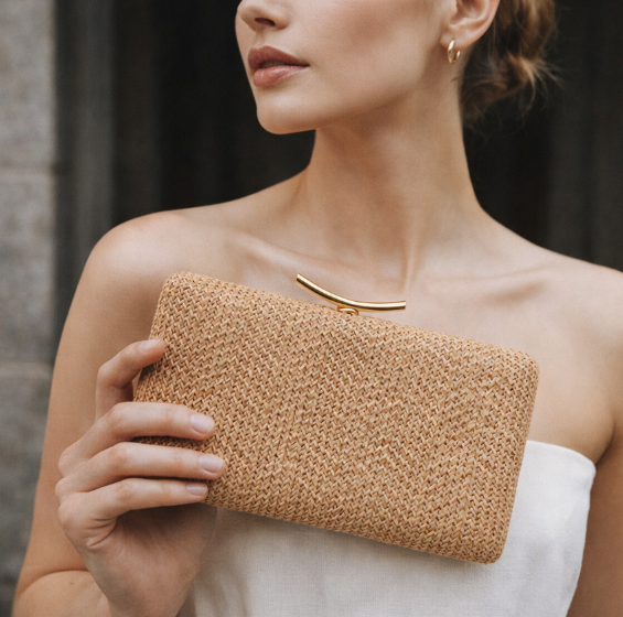 woven straw clutch with gold bar clasp – SAHARA