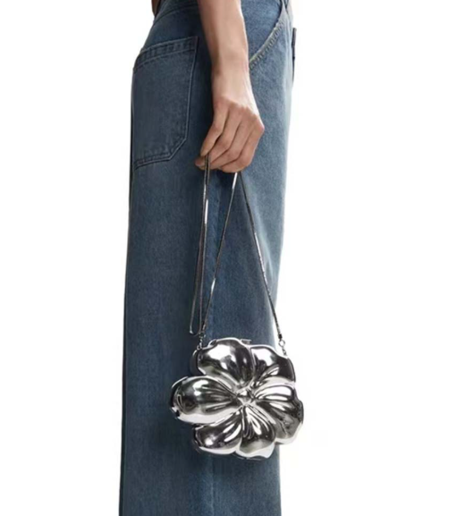 sculpted metallic flower clutch with chain strap – AUREZIA
